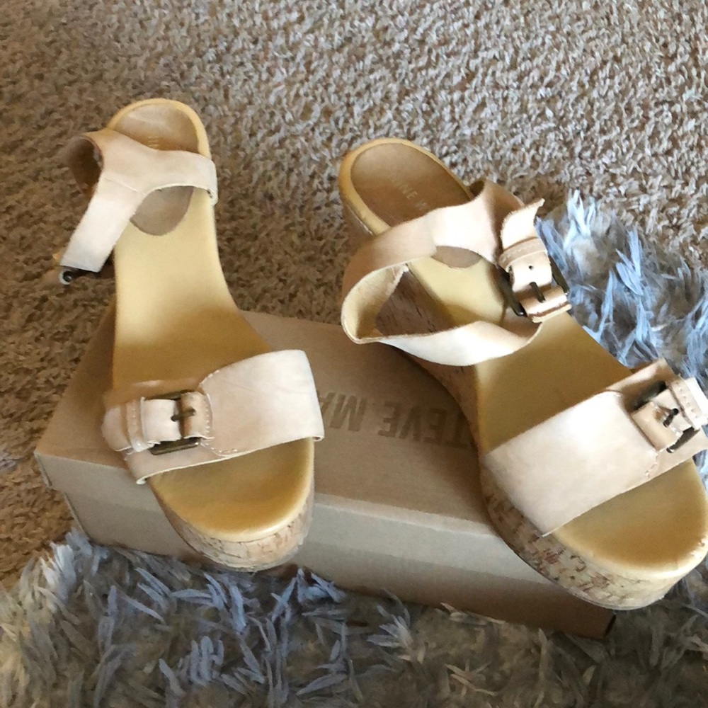 Nine West women’s sandals size 9.